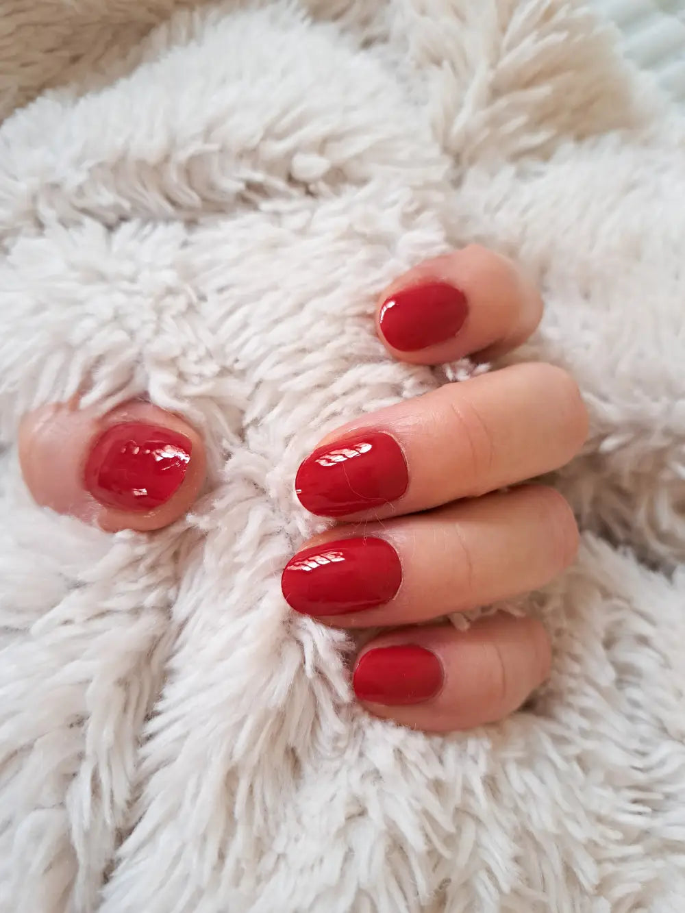 Trendy nechty - červená elegancia