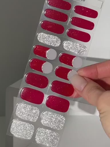 Video dizajnu Red Carpet – červené a strieborné gélové vianočné nechty